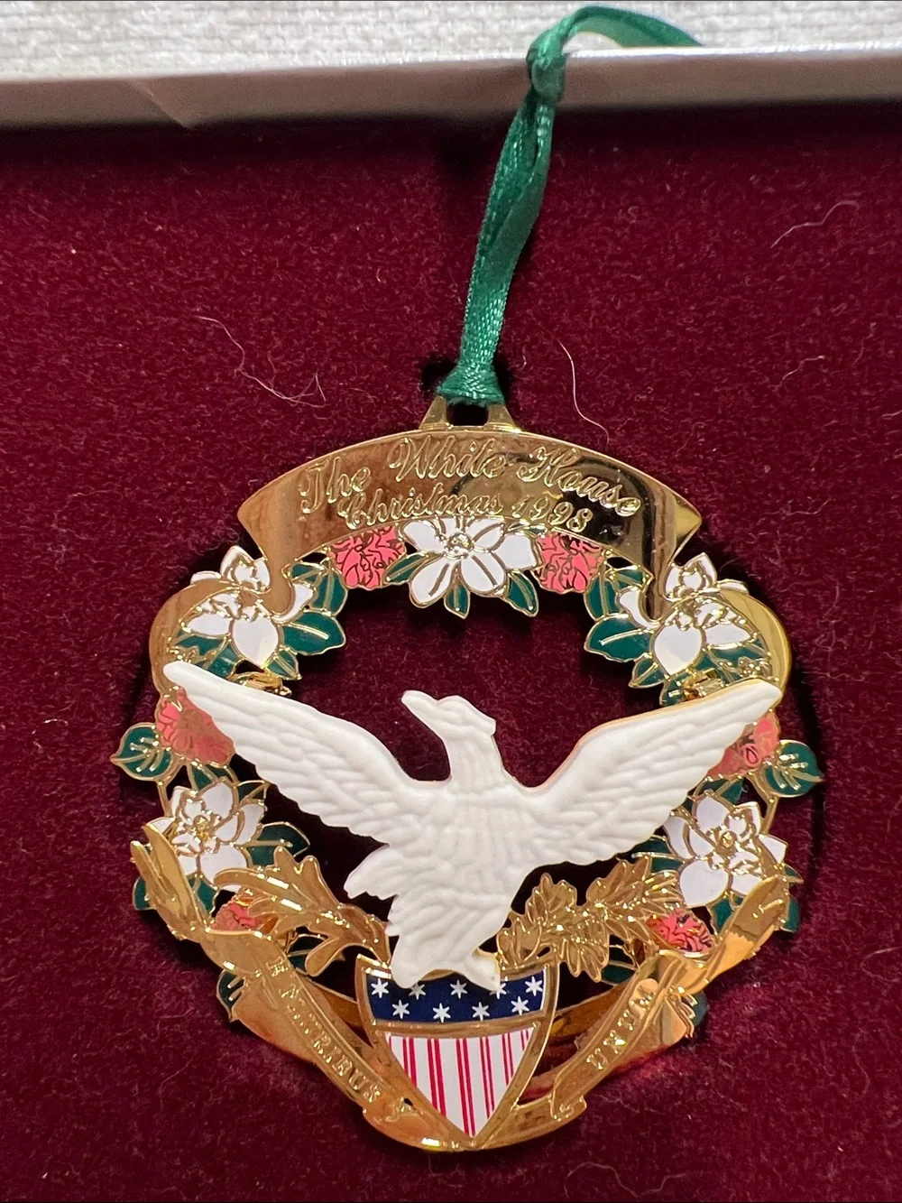 Holiday Dove Wreath Ornament - White/Gold 1998 Vtg collection